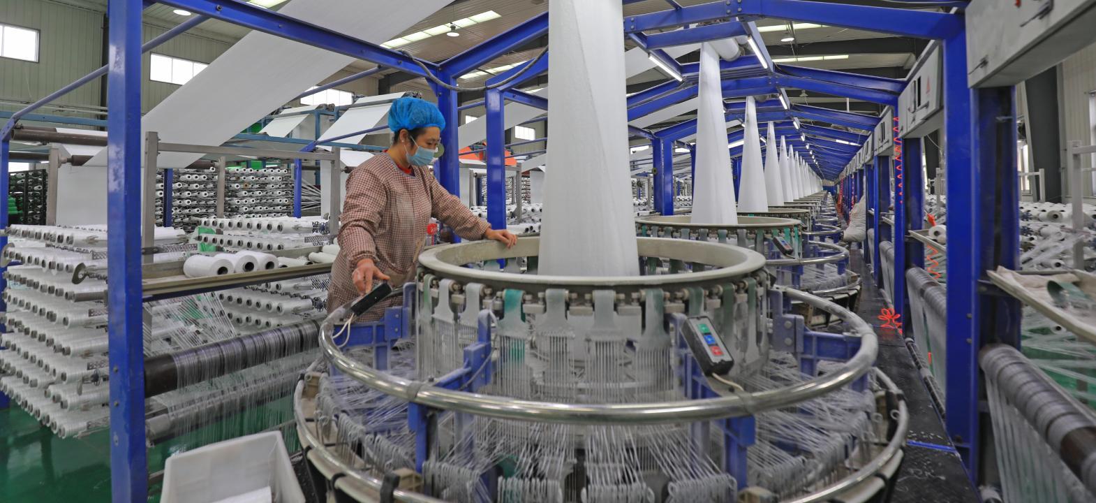 Chinese Textile Machinery Maker Unveils Latest Technologies
